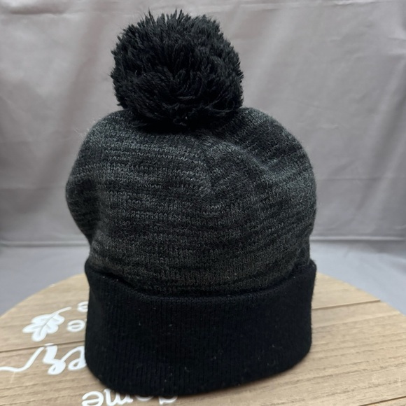 Heathered Knit Cuff Pom Beanie Men’s Women’s Winter Hat Black Grey OSFA - Picture 3 of 4